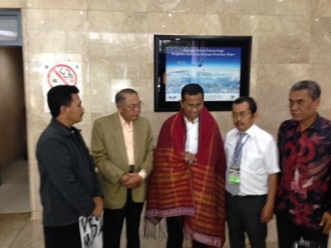 Selamat dari Kecelakaan, Dahlan Iskan Dapat Doa dan Ulos