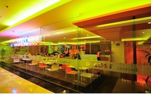DCost, Resto Seafood Waralaba Pertama Bersertifikat Halal