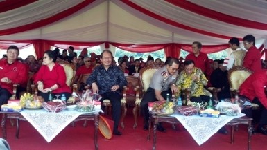 Rayakan HUT ke-40, PDIP Merahkan Waduk Jatiluhur