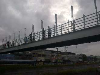 Kanopi Ditiup Angin Kencang, Jembatan Senen Kini Tak Beratap