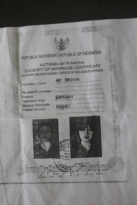 Pasangan Lesbi Menikah di Batam, Punya Bukti dari KUA