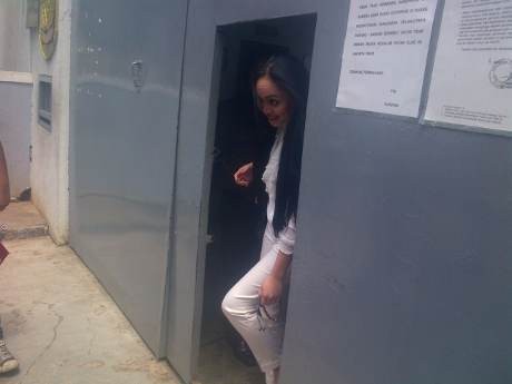 Persiapan Angie Hadapi Vonis: Salat Tahajud & Nonton Yusuf Mansyur