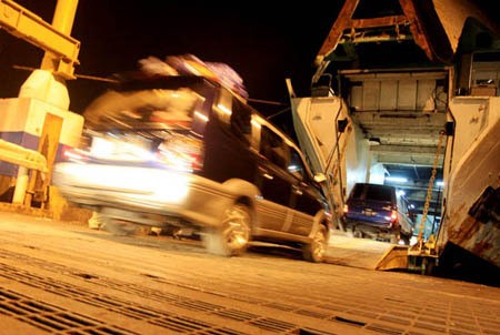 2 Dermaga Merak Ditutup Akibat Angin Kencang & Gelombang Tinggi