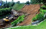 Jalur Puncak Longsor, Tiga Alat Berat Dikerahkan