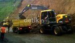 Jalur Puncak Longsor, Tiga Alat Berat Dikerahkan