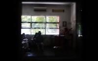 Terkait putusan Mahkamah Konstitusi (MK) menghapus status rintisan sekolah bertaraf internasional (RSBI), Dinas Pendidikan (Disdik) DKI Jakarta mengeluarkan instruksi seluruh sekolah RSBI di Jakarta untuk menutupi label RSBI yang terpasang di papan nama sekolah.