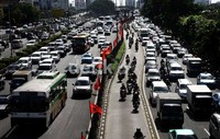 Lalu lintas yang mengarah ke Tomang tersendat. Ramses/detikFoto.