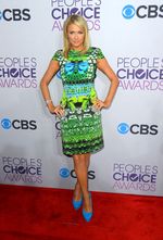 Bertabur Bintang di Red Carpet People Choice Awards 2013