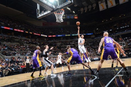 Spurs Beri Kekalahan Kelima Beruntun untuk Lakers