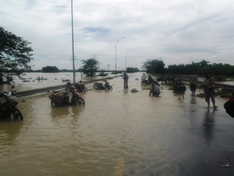 Masih Direndam Banjir 1 Meter, Tol Merak Belum Bisa Dilalui Kendaraan