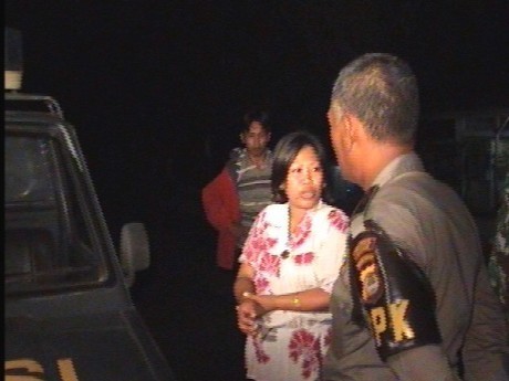 Marah Diingatkan Soal Utang, Pria Teler Telanjangi Istri di Depan Warga