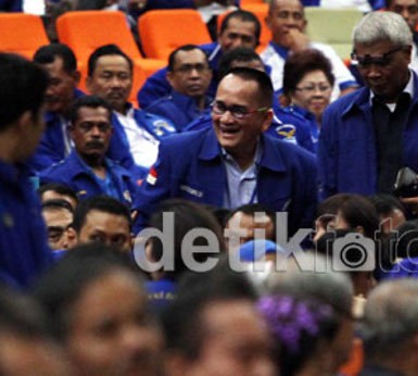 Mengaku Sempat Dilirik SBY, Ruhut Bangga Roy Suryo Jadi Menpora