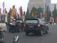 Foto diambil di depan kantor Gubernur Provinsi Riau (Foto Muhammad Hamdani).