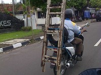 Praktis tapi berbahaya. (Foto: Randy Newman Hutagalung).