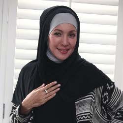 Henidar Amroe, Dianggap Bodoh Ketika Pilih Jadi Model