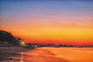 Seperti Inilah Cantiknya Sunset di Pantai Kupang