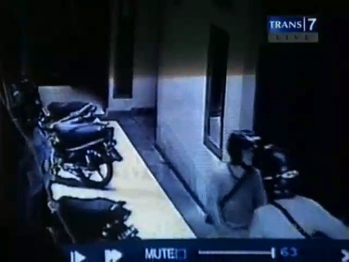 Maling Motor Terekam CCTV