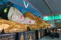 Pembangunan patung Buddha ini menghabiskan 500 sak semen karena merupakan patung padat yang dicor, bukan rangka kosong. Orang yang membuat patung pun menjalani ritual khusus yaitu menjadi vegetarian (Fitraya/detikTravel)