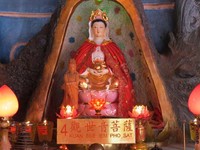 Vihara ini memiliki patung 8 Po Sat, 8 tokoh penting dalam ajaran Buddha, selain Sang Buddha itu sendiri antara lain ada Kwan Im Pho Sat dan Maitreya atau Mie Lek Pho Sat (Fitraya/detikTravel)