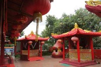 Suasana di dalam vihara sangat tenang, dengan lantunan lagu meditasi yang sayup-sayup, di tengah rimbunnya pepohonan di Tonjong, Kab Bogor (Fitraya/detikTravel)