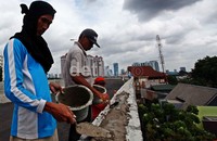 Jalan sepanjang 4,8 kilometer itu rencananya beroperasi pada akhir 2012, namun diundur hingga pertengahan Januari 2013 karena terkendala pembebasan lahan.