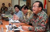Hadir dalam acara tersebut Menko Kesra Agung Laksono (kedua dari kanan), Menteri Pertanian Suswono (kanan) dan Menteri Kesehatan Nafsiah Mboi (ketiga dari kanan).