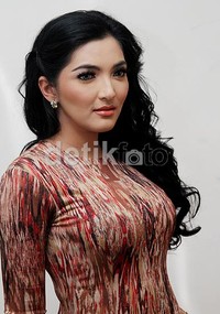 Istri Anang Hermansyah itu terlihat semakin bersinar setelah pulang dari liburannya di Maldives. Gusmun/detikHOT.