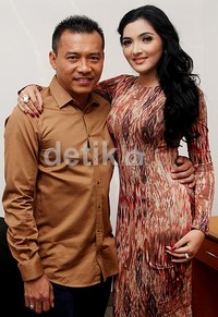 Anang dan Ashanty saat ditemui di DahSyat, RCTI, Jakarta Barat, Jumat (11/1/2013). Gusmun/detikHOT.