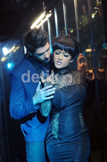 Wah! Jupe Mesra dengan Pria Bule Bukan Gaston