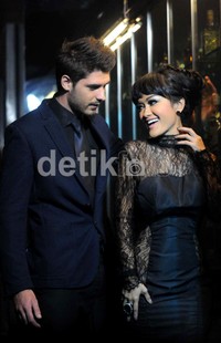 Jupe melakoni syuting klip tersebut Rabu (9/1/2013) di kawasan Hayam Wuruk, Jakarta Barat.