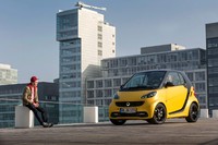 Daimler dalam siaran persnya menyebut, cityflame bakal membuat orang melihat mobil ini karena warnanya yang ngejreng. (Daimler).