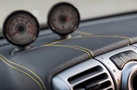 Tachometer trendi di dahsboard menjadi salah satu ciri khas. smart fortwo cityflame hanya tersedia sebanyak 2.400 unit saja. (Daimler).