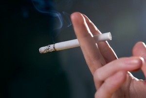 Awas, Menghirup Asap Rokok Tingkatkan Risiko Pikun