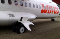 Pesawat yang berangkat dari Bandara Polonia itu sudah dievakuasi ke apron Bandara Binaka. Sebelumnya pesawat itu tertahan di runway bandara dan menghalangi landing dan take off pesawat. (Istimewa).