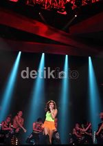 Aksi Memukau Agnes Monica
