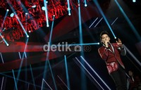 Di bawah pijaran cahaya di Mata Elang Stadium International, Ancol, Noah tampil dengan sangat enerjik dan memukau.