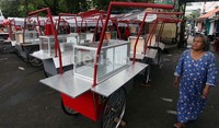 Penataan Pedagang kaki Lima (PKL) ini, tidak mendapatkan perlawanan dari para pedagang. Selain mendapatkan gerobak dan kios, para pedagang diberikan fasilitas pembuatan surat izin usaha perdagangan (SIUP) secara gratis.