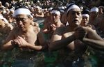Tradisi Mandi Air Es di Jepang