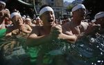 Tradisi Mandi Air Es di Jepang