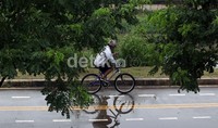 Jalur Sepeda dikawasan Banjir Kanal Timur, Jakarta ini, merupakan jalur sepeda terpanjang se-Indonesia.