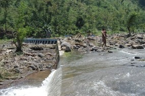 Terhalang Material Banjir, Satu Desa di Situbondo Terisolir