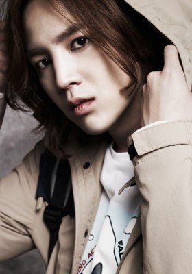 5 Pose Cantik Jang Geun Suk