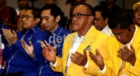 (Ki-ka) Anas Urbaningrum, Edhie Baskoro Yudhoyono (Ibas), Aburizal Bakrie (Ical), Idrus Marham berdoa bersama.