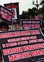 PKL Tolak Penggusuran oleh PT KAI