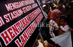 PKL Tolak Penggusuran oleh PT KAI