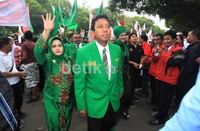 Sekretaris Jenderal Partai Persatuan Pembangunan (PPP) M Romahurmuzy tiba di gedung KPU.