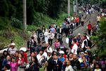 Jalur KRL Diblokir, Penumpang Long March