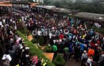 Jalur KRL Diblokir, Penumpang Long March