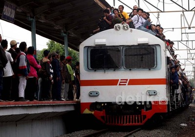 Aksi Blokir Bubar, Jalur KRL Kembali Normal