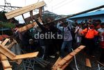 Penumpang Bongkar Paksa Blokade Pedagang